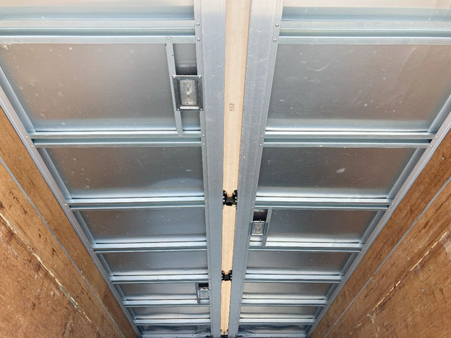 三菱ふそうキャンターアルミウイング小型（2t・3t）[写真14]