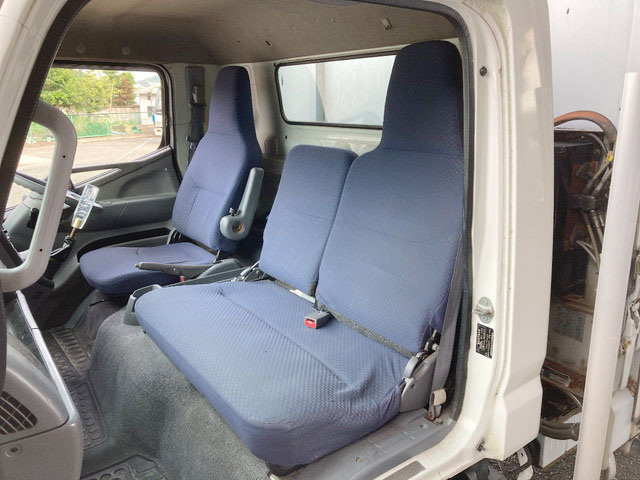 三菱ふそうキャンターアルミウイング小型（2t・3t）[写真30]