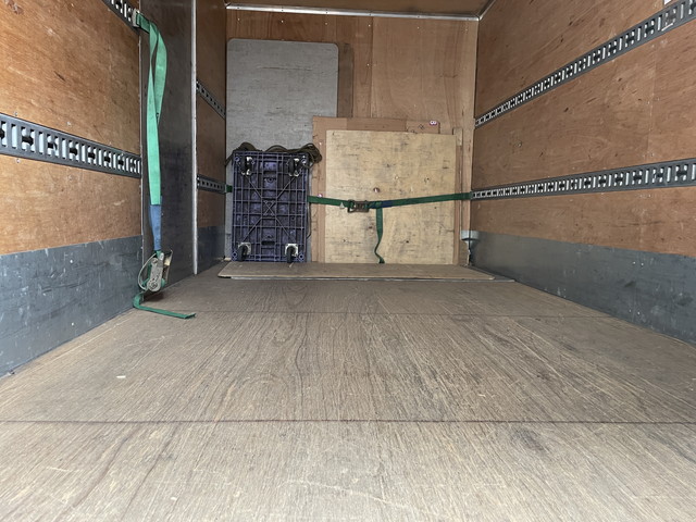 三菱ふそうキャンターアルミバン小型（2t・3t）[写真10]