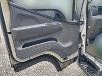 三菱ふそうキャンターアルミバン小型（2t・3t）[写真20]