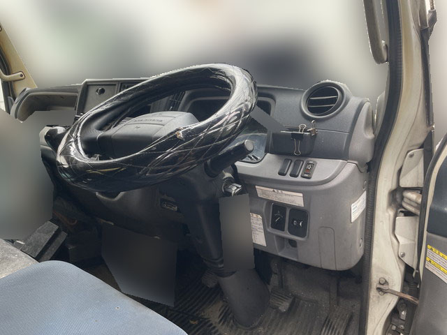 三菱ふそうキャンターアルミバン小型（2t・3t）[写真24]