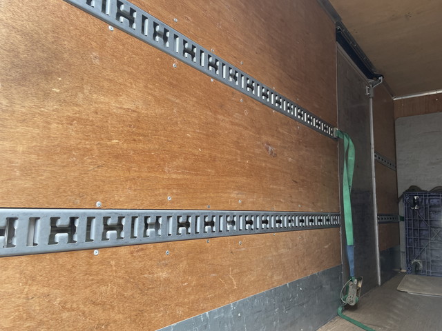 三菱ふそうキャンターアルミバン小型（2t・3t）[写真08]