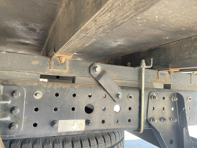 三菱ふそうキャンター平ボディ小型（2t・3t）[写真23]