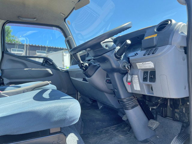 三菱ふそうキャンター平ボディ小型（2t・3t）[写真34]