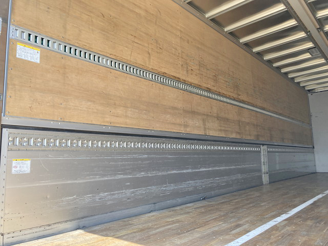 いすゞギガアルミウイング大型（10t）[写真10]