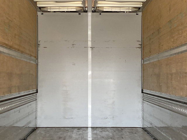 いすゞギガアルミウイング大型（10t）[写真11]