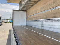 いすゞギガアルミウイング大型（10t）[写真14]