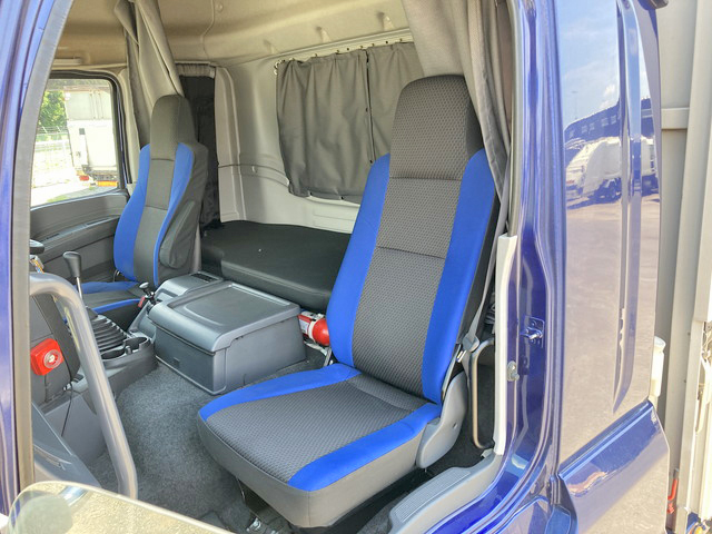 いすゞギガアルミウイング大型（10t）[写真30]