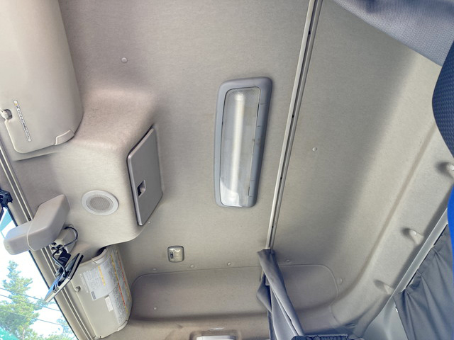 いすゞギガアルミウイング大型（10t）[写真32]