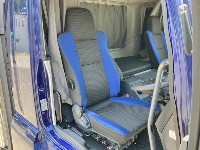 いすゞギガアルミウイング大型（10t）[写真33]