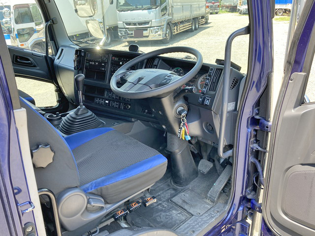 いすゞギガアルミウイング大型（10t）[写真34]