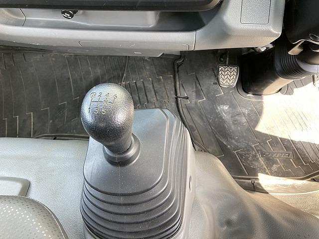 トヨタダイナ平ボディ小型（2t・3t）[写真12]