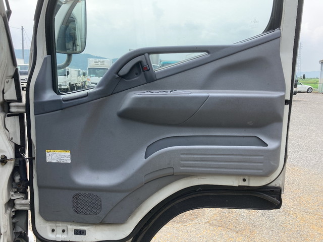 三菱ふそうキャンターアルミバン小型（2t・3t）[写真25]