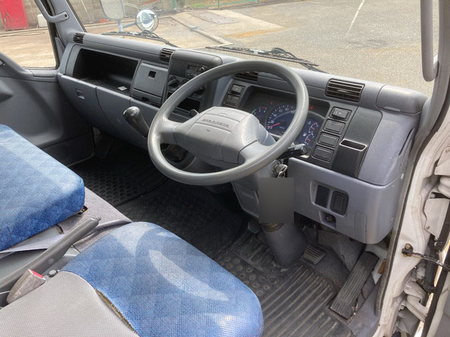 三菱ふそうキャンターアルミバン小型（2t・3t）[写真29]