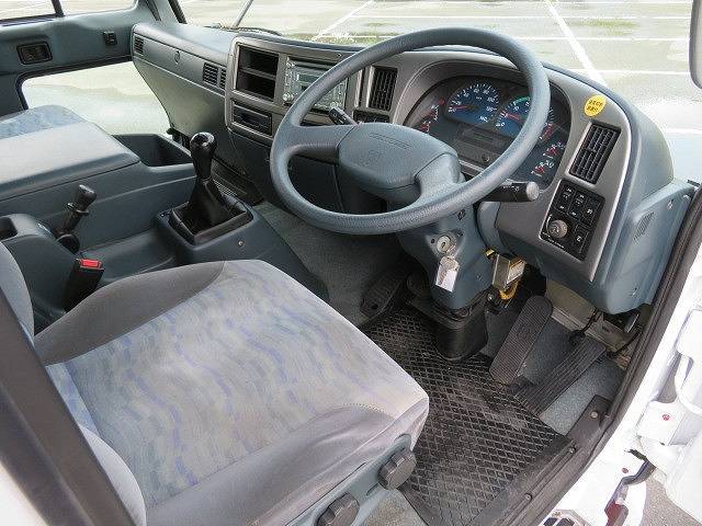 UDトラックスコンドルセルフローダー増トン（6t・8t）[写真09]