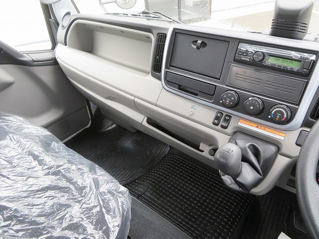 三菱ふそうキャンタークレーン6段小型（2t・3t）[写真13]