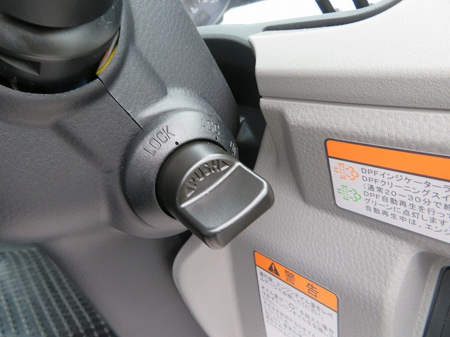 三菱ふそうキャンタークレーン6段小型（2t・3t）[写真15]