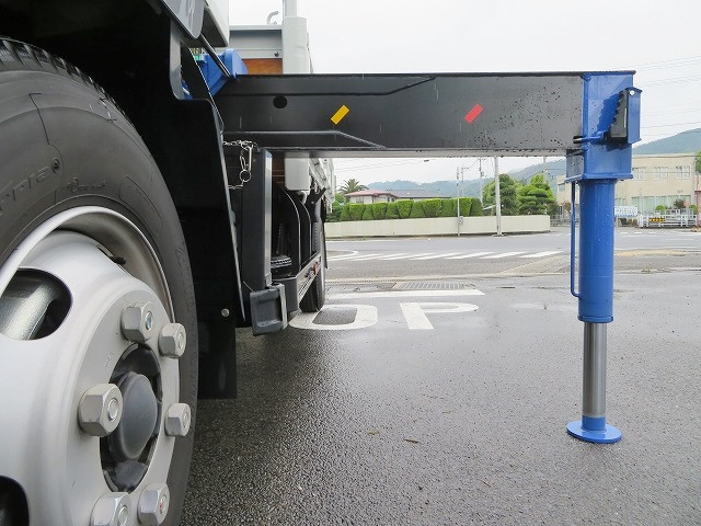 三菱ふそうキャンタークレーン6段小型（2t・3t）[写真23]