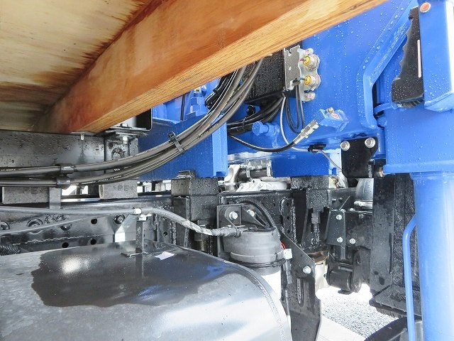 三菱ふそうキャンタークレーン6段小型（2t・3t）[写真34]