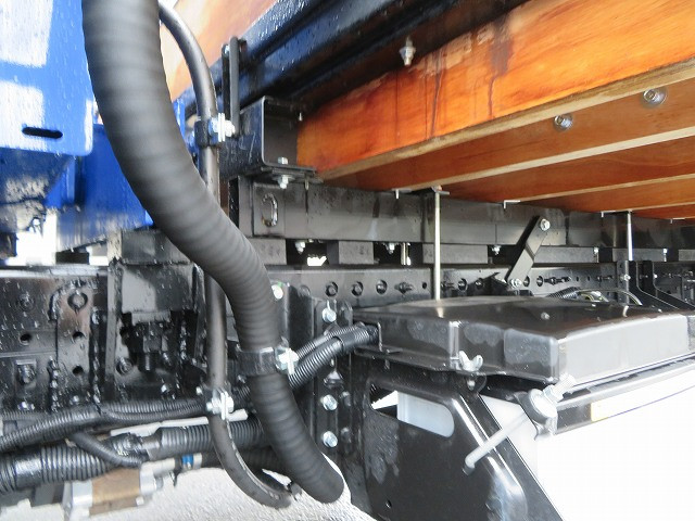 三菱ふそうキャンタークレーン6段小型（2t・3t）[写真35]