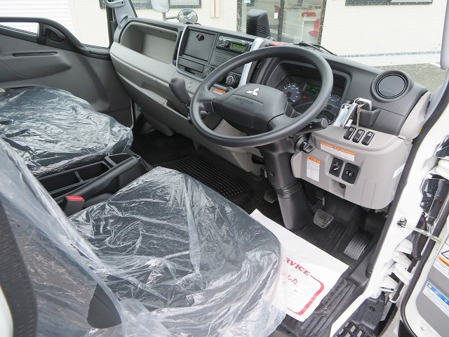 三菱ふそうキャンタークレーン6段小型（2t・3t）[写真09]