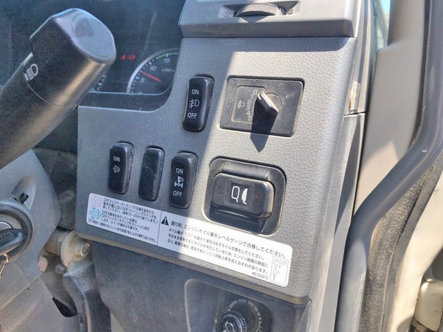 三菱ふそうファイター平ボディ増トン（6t・8t）[写真31]