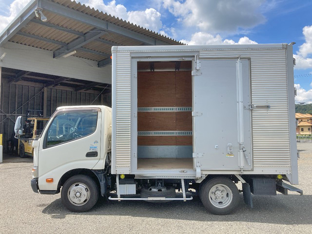 日野デュトロアルミバン小型（2t・3t）[写真05]