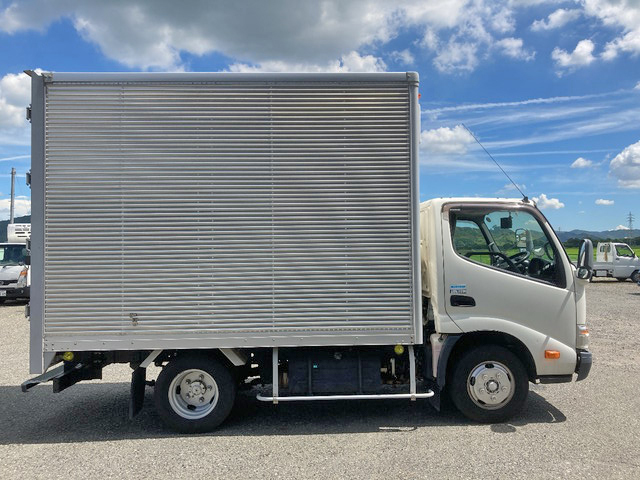 日野デュトロアルミバン小型（2t・3t）[写真06]