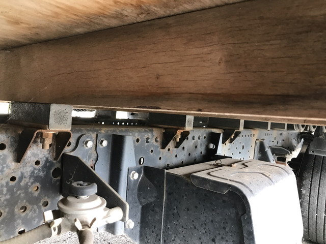 いすゞエルフ平ボディ小型（2t・3t）[写真14]