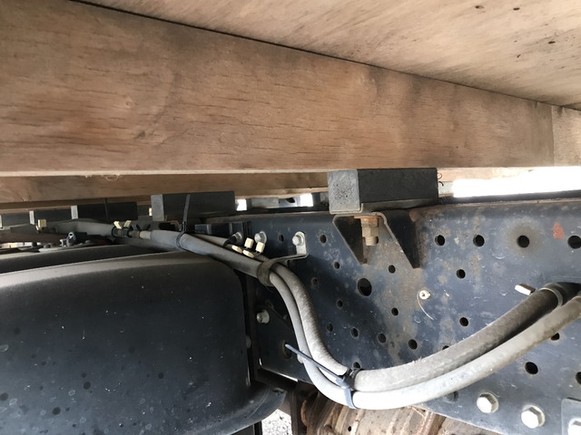 いすゞエルフ平ボディ小型（2t・3t）[写真15]