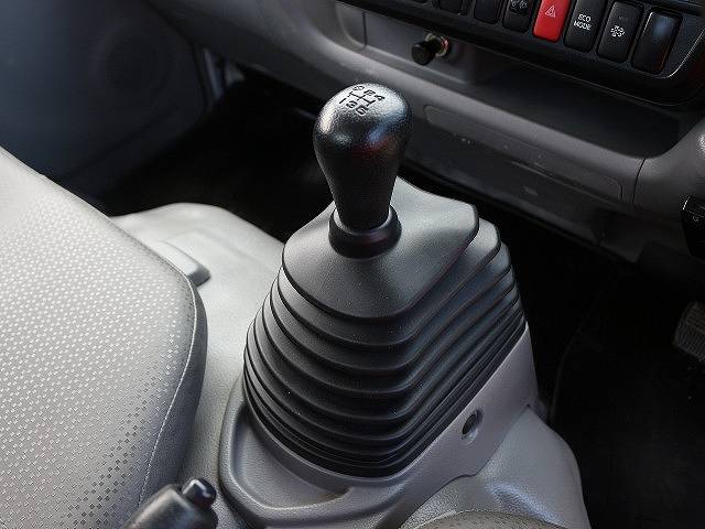 日野デュトロ平ボディ小型（2t・3t）[写真14]