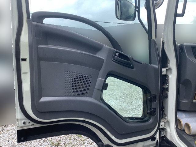 いすゞフォワードアルミウイング中型（4t）[写真18]