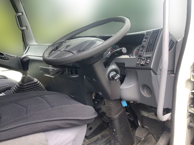 いすゞフォワードアルミウイング中型（4t）[写真23]