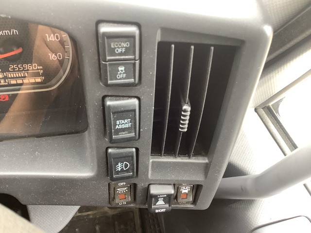 いすゞフォワードアルミウイング中型（4t）[写真32]