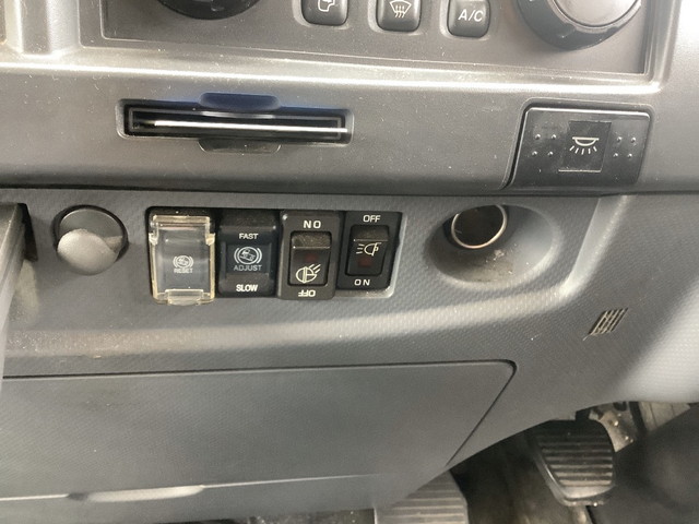 いすゞフォワードアルミウイング中型（4t）[写真33]