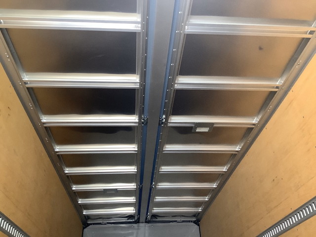 いすゞフォワードアルミウイング中型（4t）[写真07]