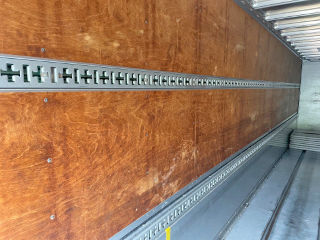 いすゞギガアルミウイング大型（10t）[写真10]