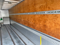 いすゞギガアルミウイング大型（10t）[写真11]