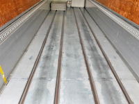 いすゞギガアルミウイング大型（10t）[写真12]