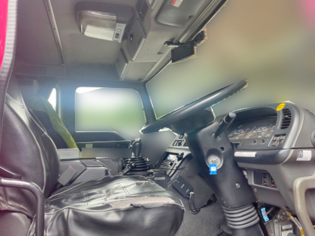 いすゞギガアルミウイング大型（10t）[写真28]