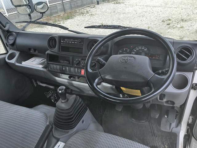 トヨタトヨエース平ボディ小型（2t・3t）[写真19]