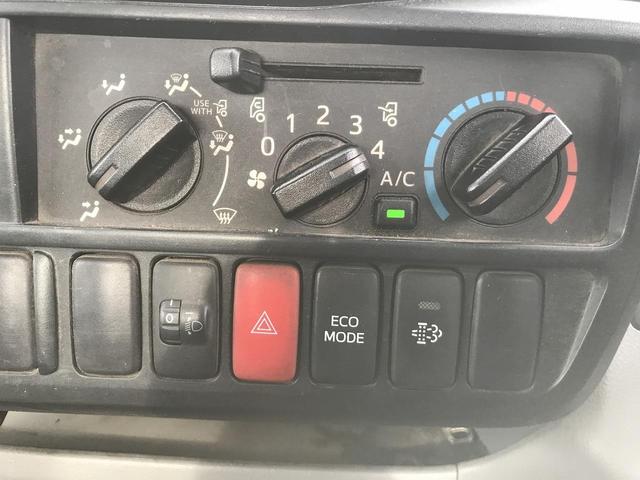 トヨタトヨエース平ボディ小型（2t・3t）[写真32]