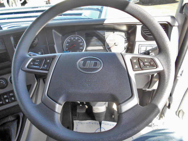 UDトラックスクオンセルフクレーン4段大型（10t）[写真28]