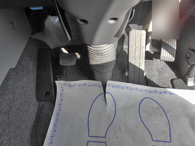 UDトラックスクオンセルフクレーン4段大型（10t）[写真29]