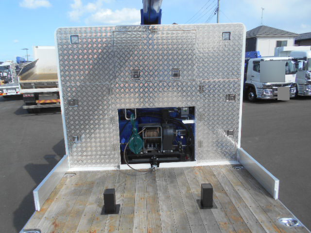 UDトラックスクオンセルフクレーン4段大型（10t）[写真07]