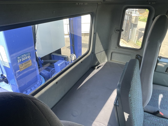 UDトラックスコンドルセルフクレーン3段中型（4t）[写真35]