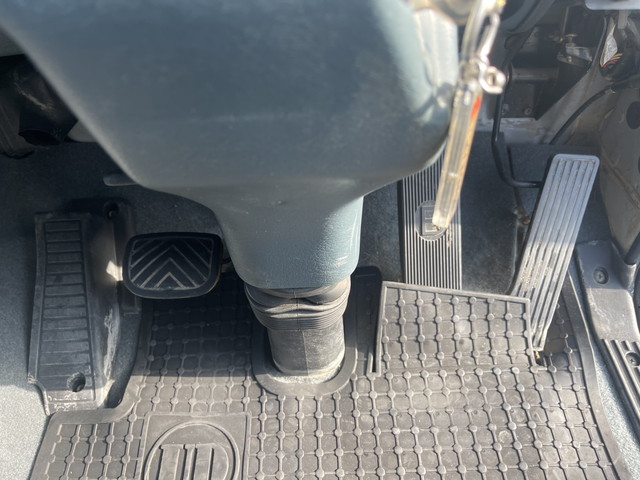 UDトラックスコンドルセルフクレーン3段中型（4t）[写真38]