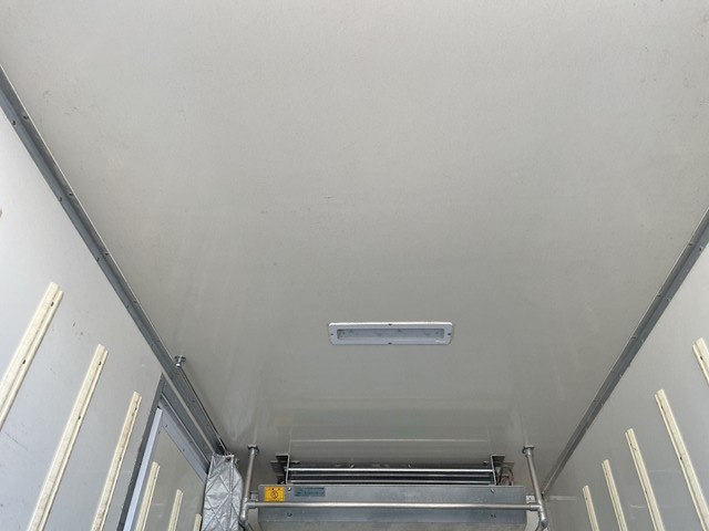 いすゞエルフ冷凍車（冷蔵車）小型（2t・3t）[写真12]