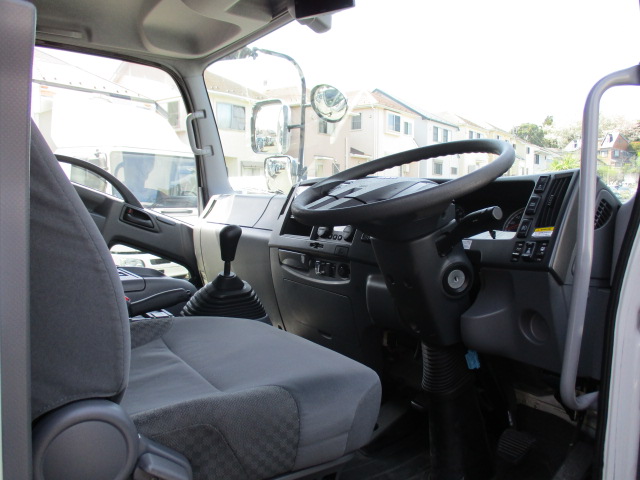 いすゞフォワードアルミウイング中型（4t）[写真09]