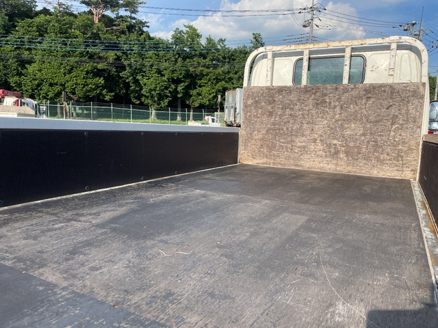 日野デュトロ平ボディ小型（2t・3t）[写真11]